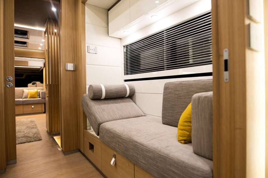 paul_sannen_stx_motorhome_4slide_12