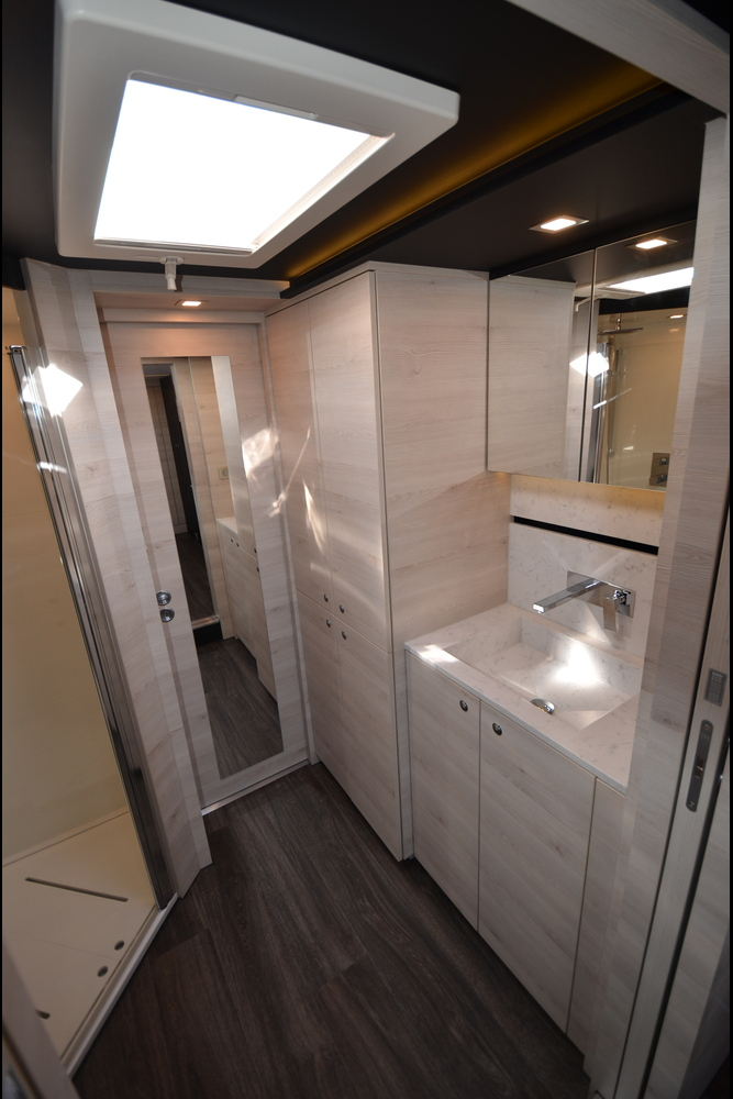 paul_sannen_motorhome_mercedes_stx_grey_exterior_12_opt