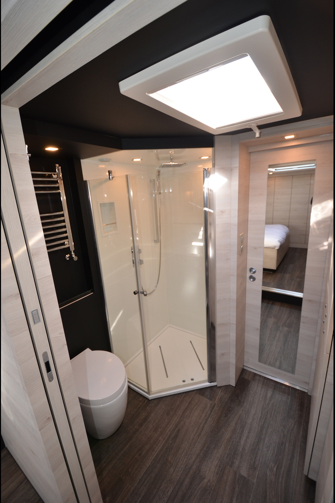 paul_sannen_motorhome_mercedes_stx_grey_exterior_13_opt