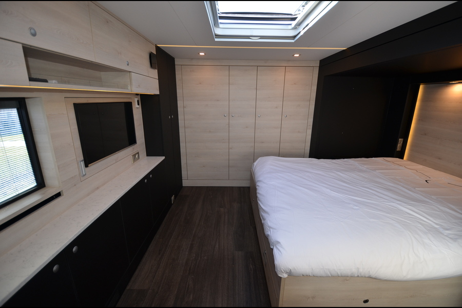 paul_sannen_motorhome_mercedes_stx_grey_exterior_15_opt