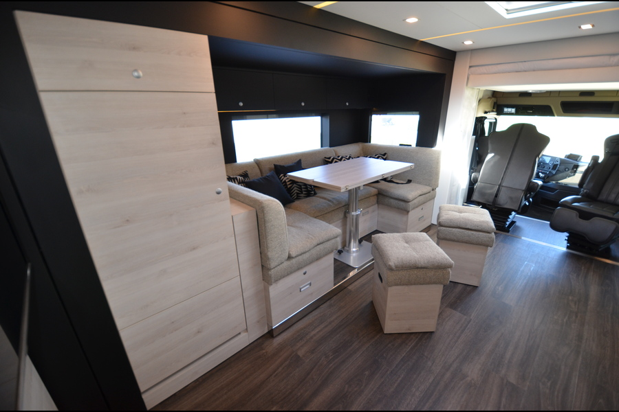 paul_sannen_motorhome_mercedes_stx_grey_exterior_2_opt